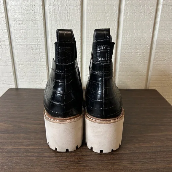 Dolce Vita Huey Lug Sole Chelsea Boots, size 7.  Slight stretching on elastic. - Picture 3 of 7